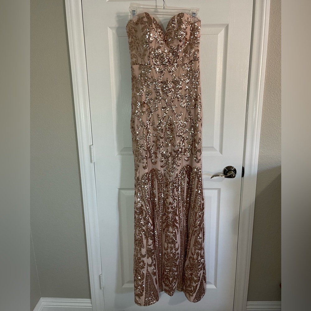 Lulus floor length ball gown - Size Medium